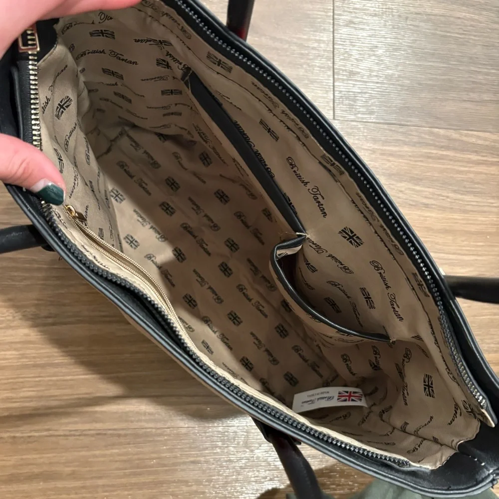 Elegant Checkered Tote Bag with Red Accent - Picture 3 of 3